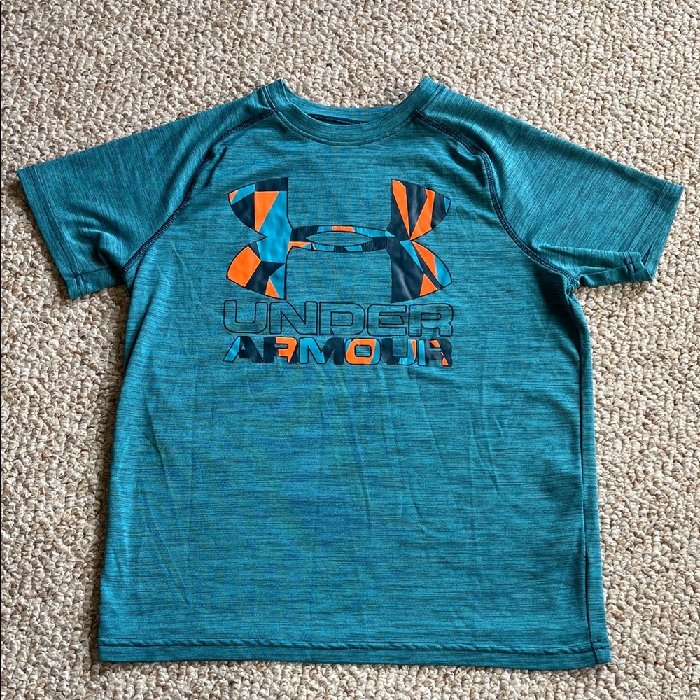 Boys youth Under Armour T-shirt
